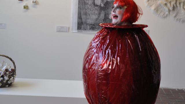 Julie Cuerden-Clifford, Toffee Apple Bob, 2009 from the Country Show II, 2009