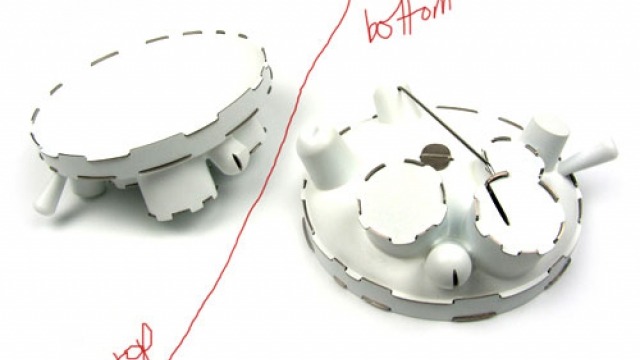 Circle on more, brooch 2012.   Acquired by the RMIT W.E. McMillan Collection.