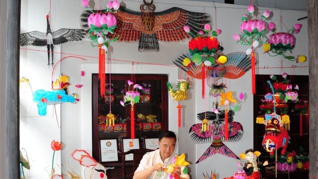 Cao Zhenrong and Cao Hong – Chinese “Qinhuai” Lantern masters