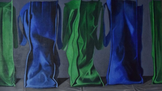 Michael Edwards, Five shopping bags, 2015 oil on canvas 107 x 111.5 cm