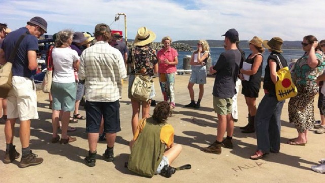Barbara Norman discussing research findings with ANU School of Art Field Studies students, Eden, NSW (2013) Photo by Catherine P