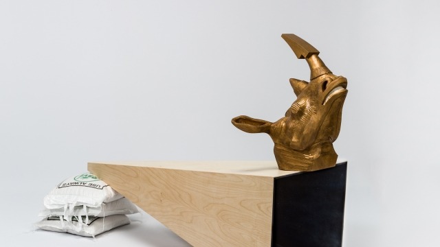 Sylvie Rosenthal, Ganda 1514, 2014, Bass Wood, Plywood, paint, rice & sack, gold gilding,  219 x 64 x 131 cm Photo: J. Escalante