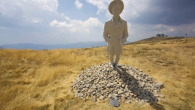 Voyeur by Louis Pratt, winner of the 2013 Mt Buller Sculpture Award