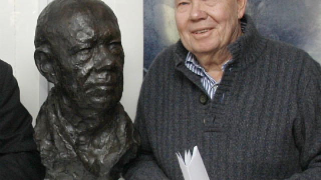 Foundry casts new bust for Physics Department