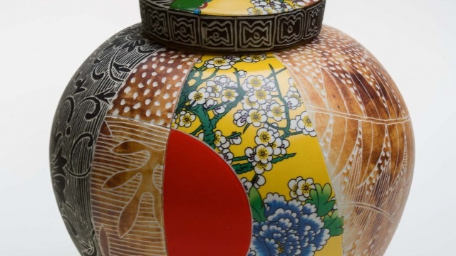 Janet DeBoos Covered Jar 1, 2012, 200 h x 200mm d, Photographer Andrew Sikorski (Art Atelier)