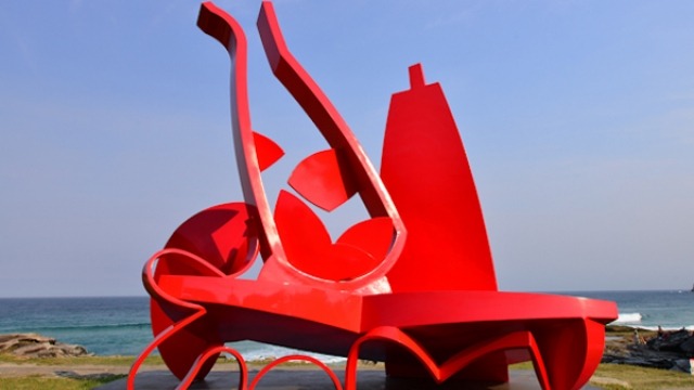 Bathurst sees red over Philip Spelman's sculpture Philip Spelman, Redjar redbottle, Sculpture by the Sea, Bondi 2013. Photo Clyde Yee