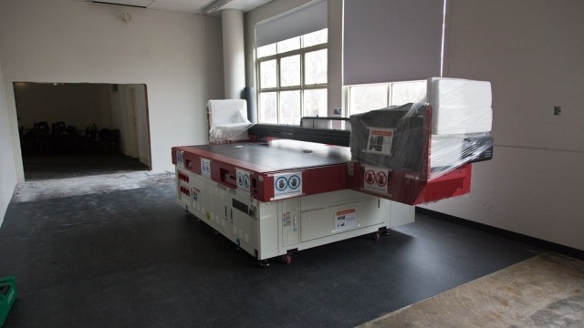 New printer craned into ANU School of Art