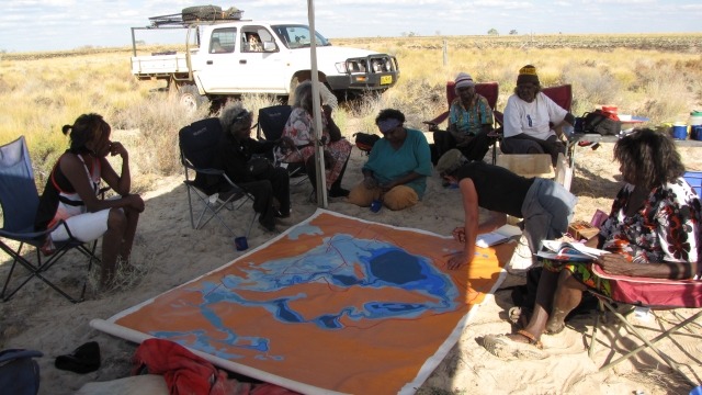Rebecca Dobbs, ‘mapping the waterways – Kim Mahood with Walmajarri elders at Paruku’