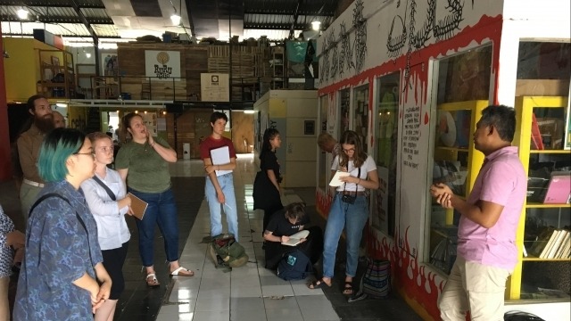 Ade Darmawan addressing students at Gudang Sarinah, Jakarta. Dr Oei Hong Djien giving students a tour of the collection, OHD Museum, Magelang. photos by Chaitanya Sambrani