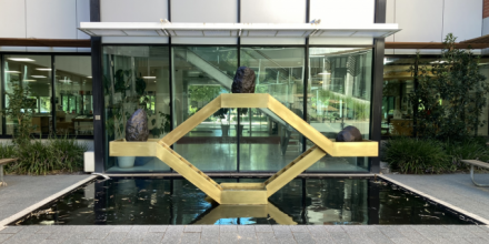 Kensuke Todo, Utsuroi 移ろい (transience), 2025 (installation view, ANU Hancock Library courtyard), brass, cast bronze, stainless steel. Australian National University Art Collection, commissioned 2025.